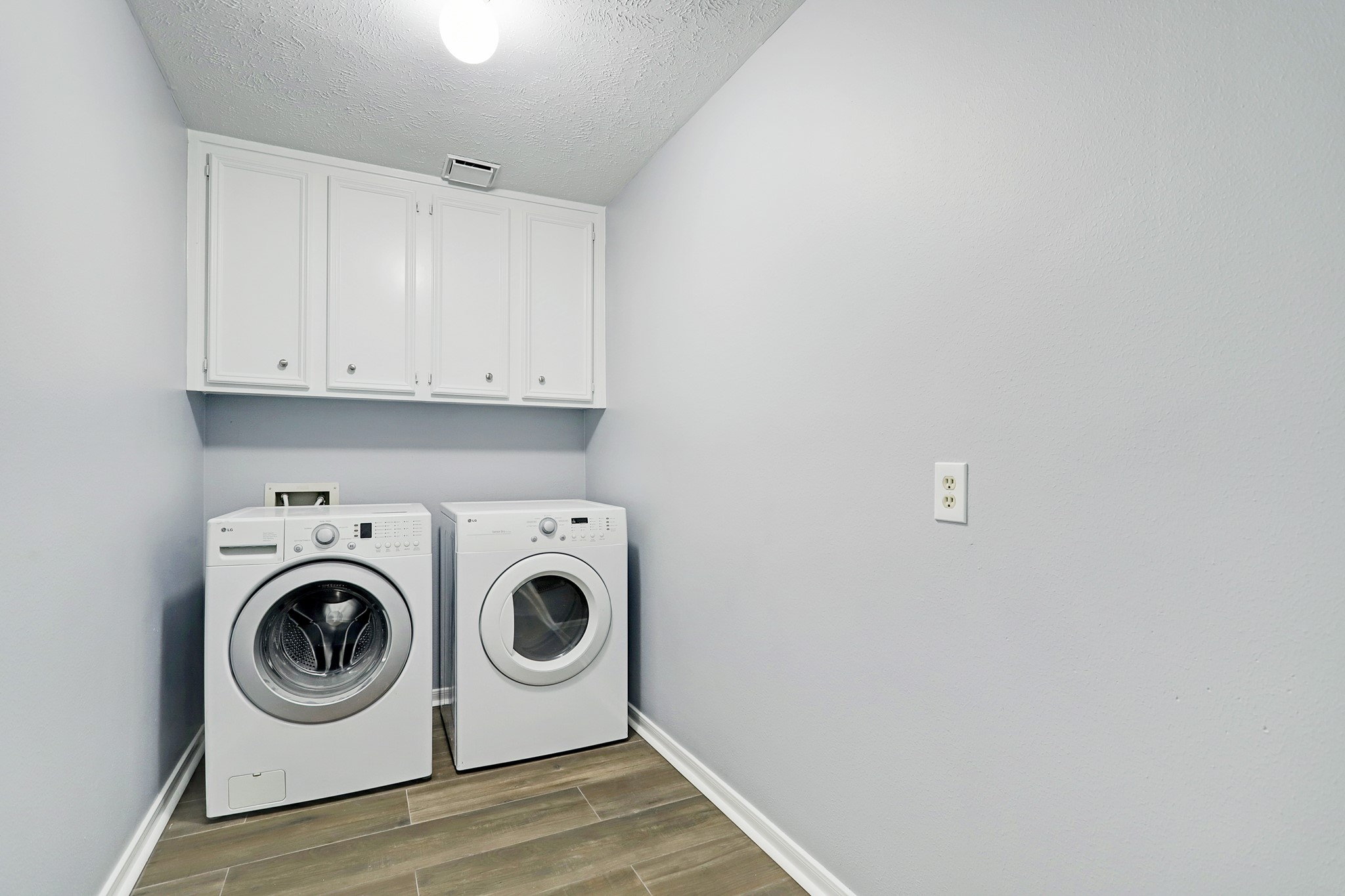 7403 Manor Bridge Court Houston, TX 77095 - Photo 6 of 11 a utility room with dryer and washer