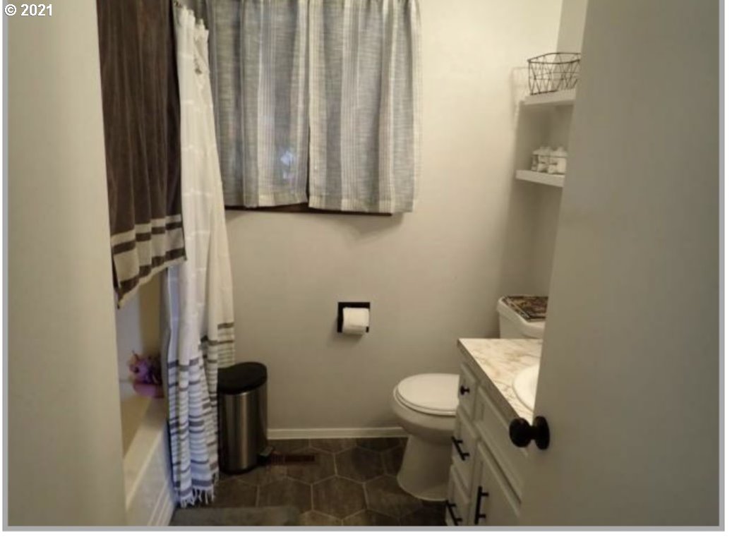 96319 Shutters Creek Road North Bend, OR 97459 - Photo 6 of 8