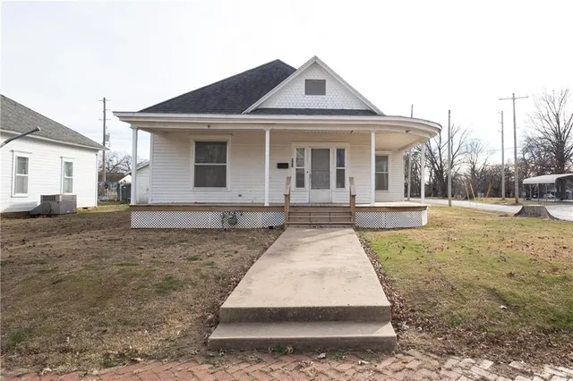 $90,000 | 803 East 6th Street, Cherryvale, KS 67335