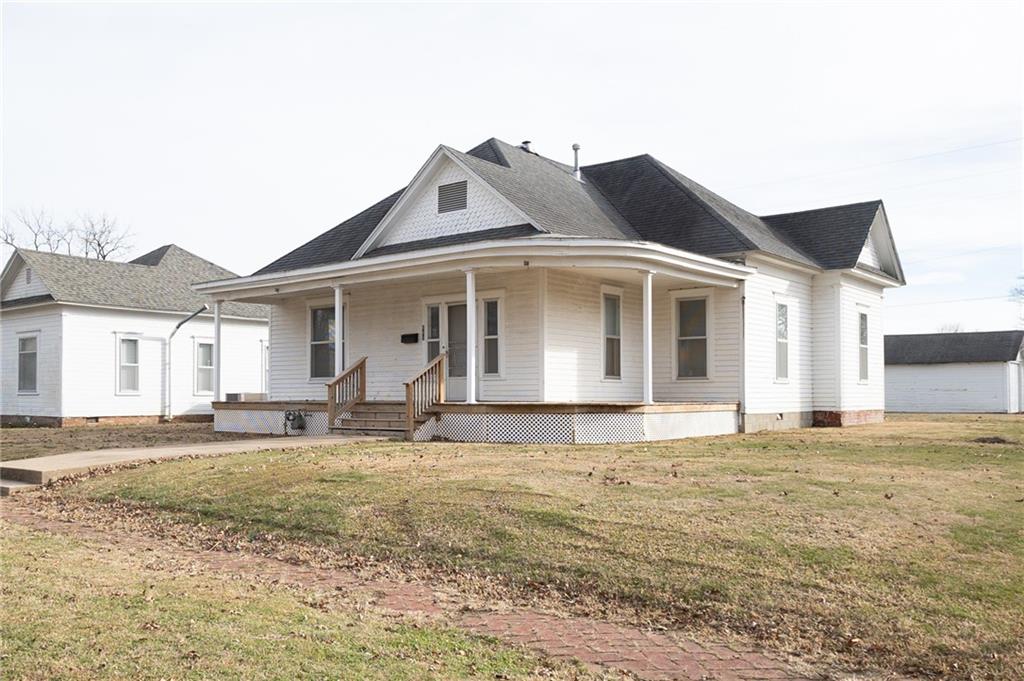 803 East 6th Street Cherryvale, KS 67335 - Photo 1 of 25