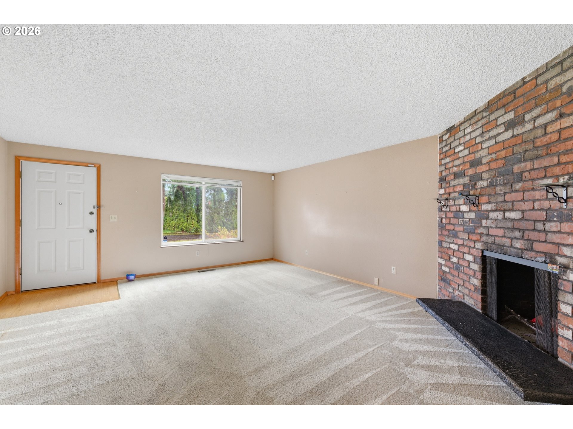 18501 Southeast Lincoln Street Portland, OR 97233 - Photo 3 of 34 Living Room
