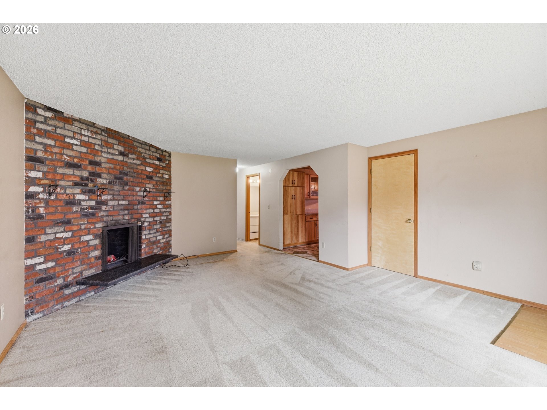18501 Southeast Lincoln Street Portland, OR 97233 - Photo 4 of 34 Living Room