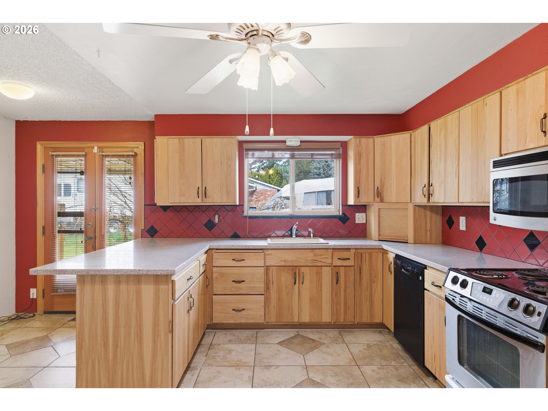 18501 Southeast Lincoln Street Portland, OR 97233 - Photo 6 of 34 Kitchen