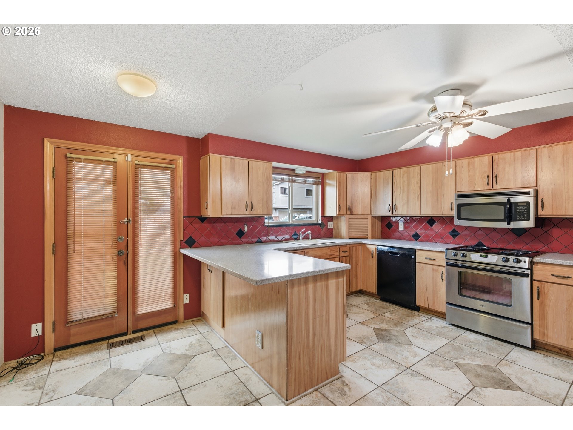 18501 Southeast Lincoln Street Portland, OR 97233 - Photo 8 of 34 Kitchen