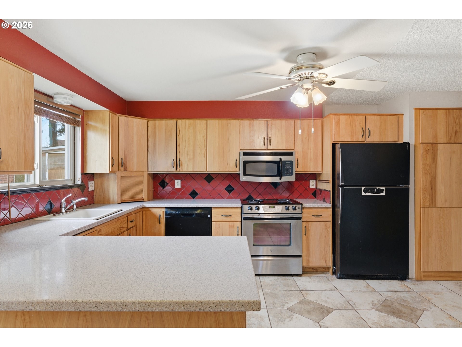 18501 Southeast Lincoln Street Portland, OR 97233 - Photo 9 of 34 Kitchen