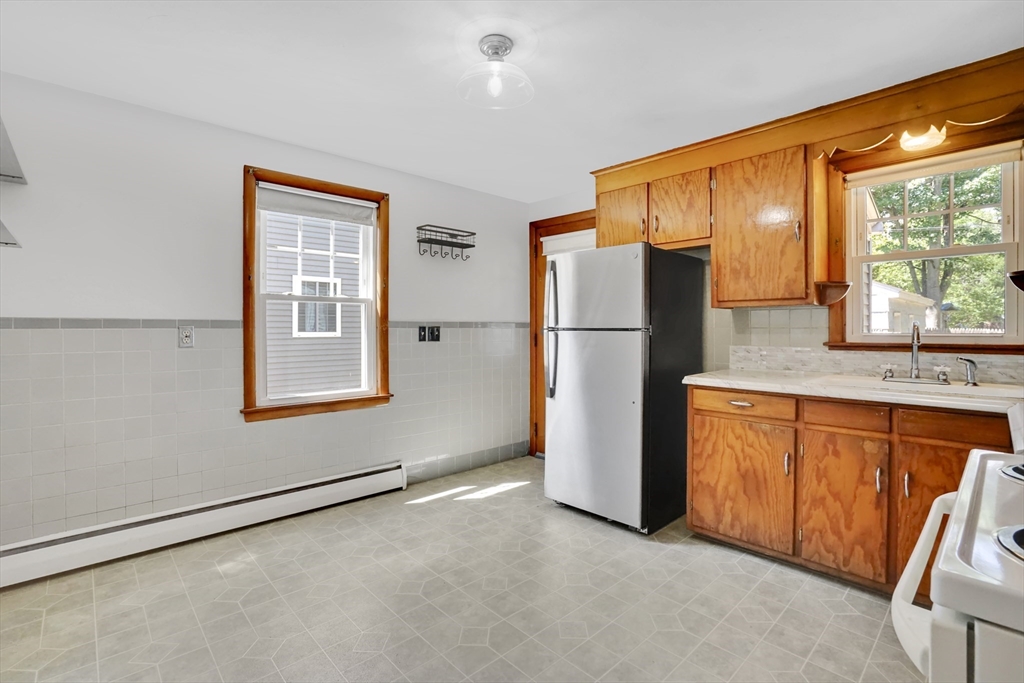 267 Connecticut Avenue Springfield, MA 01104 - Photo 6 of 41