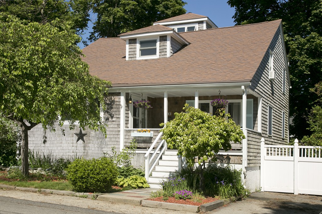 19 Andrew Road Hull, MA 02045 - Photo 1 of 15 Gallery Image 1