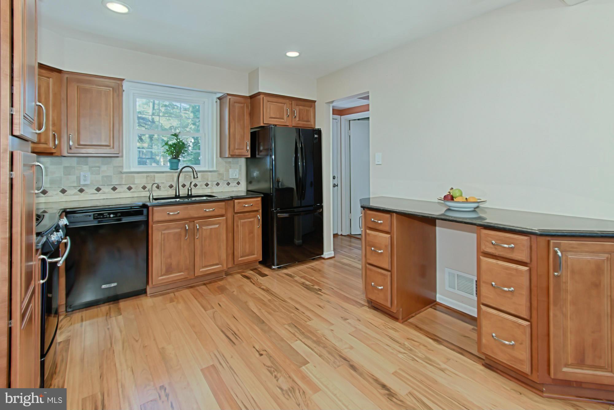 8123 Greeley Boulevard Springfield, VA 22152 - Photo 11 of 30 Kitchen