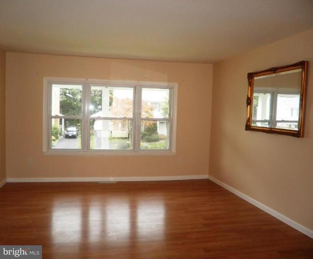 10857 Sandringham Road Cockeysville, MD 21030 - Photo 2 of 16 Living Room