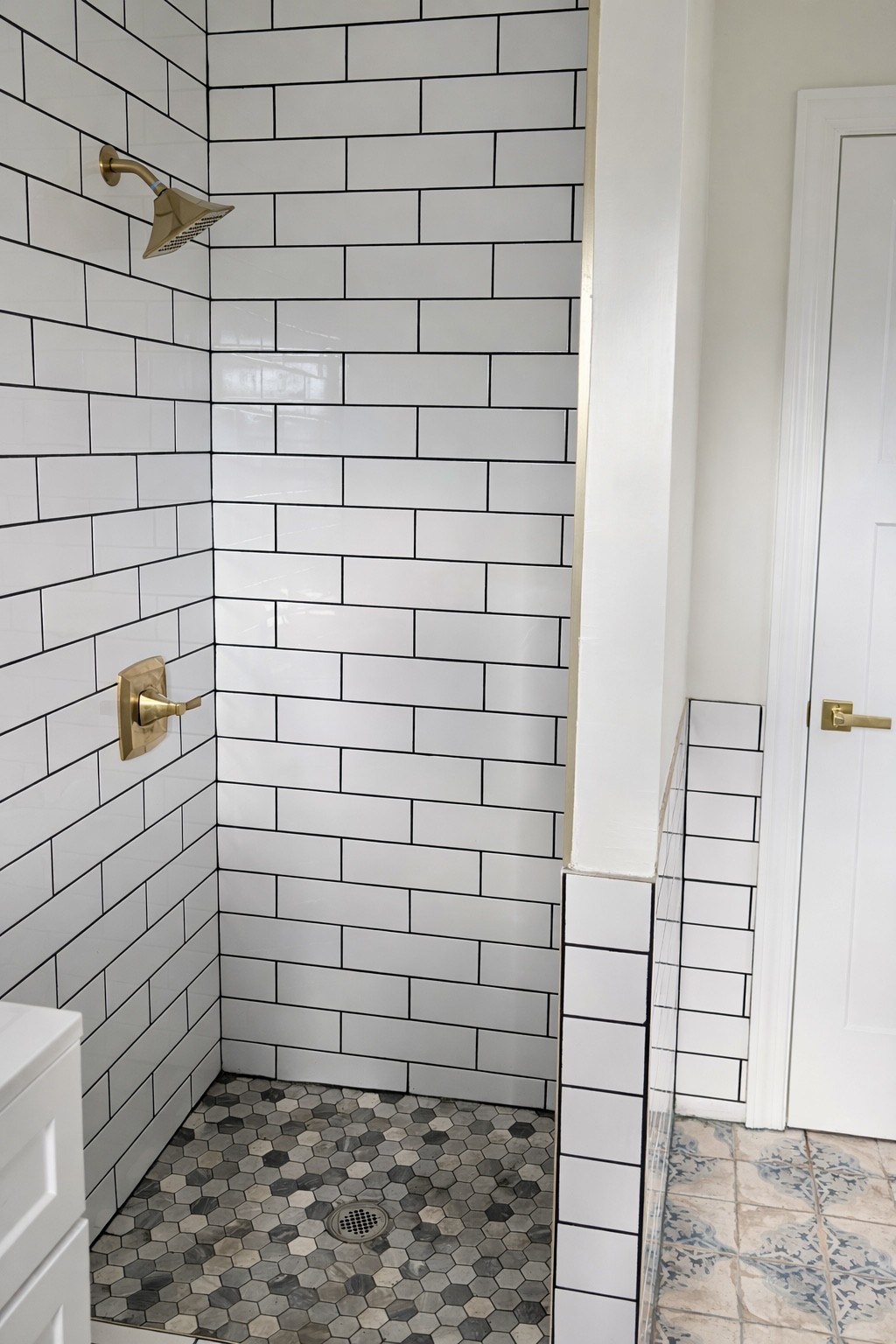 206 West Main Street Hohenwald, TN 38462 - Photo 18 of 24 a bathroom with a shower