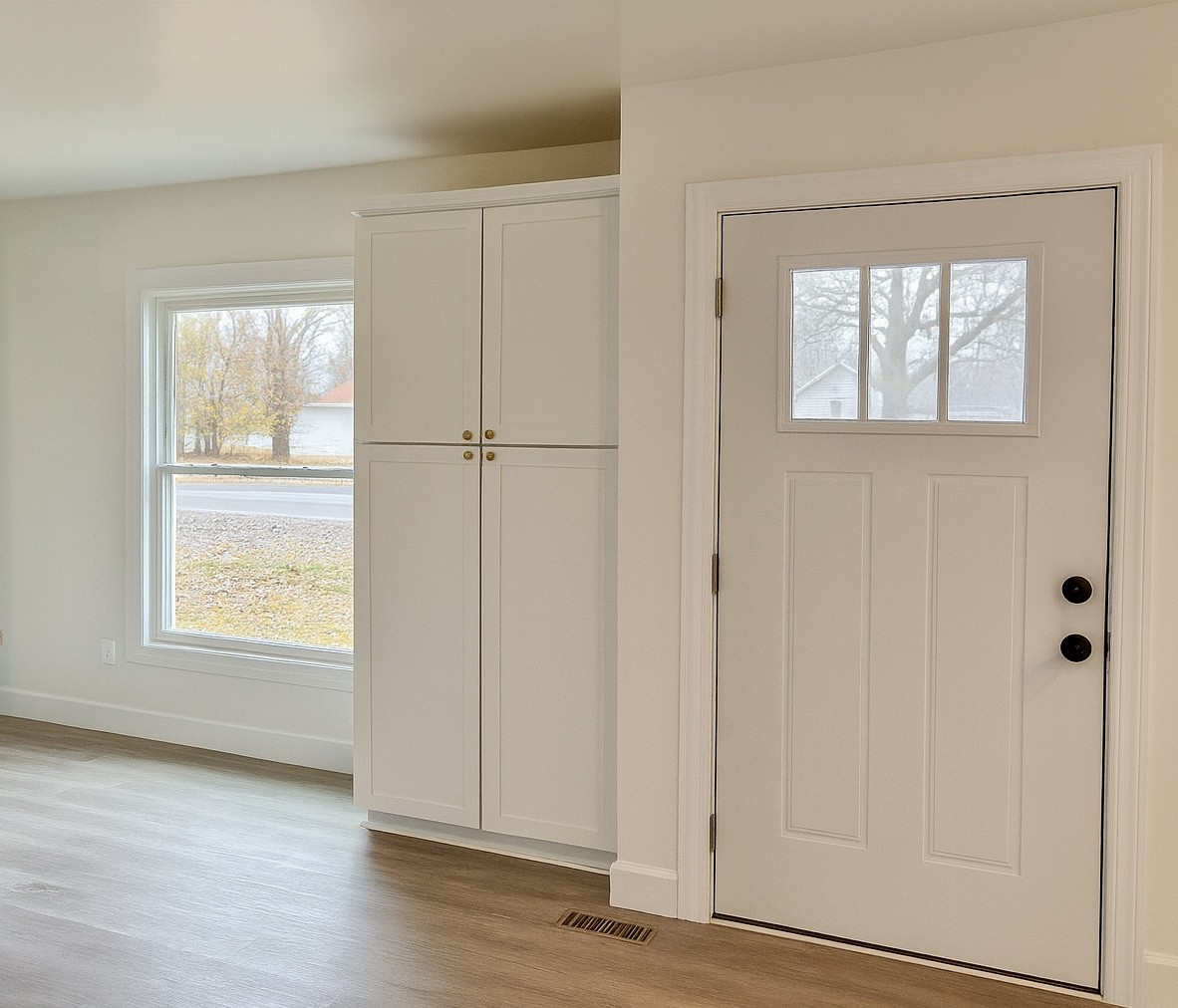 206 West Main Street Hohenwald, TN 38462 - Photo 19 of 24 an empty room with wooden floor closet and windows