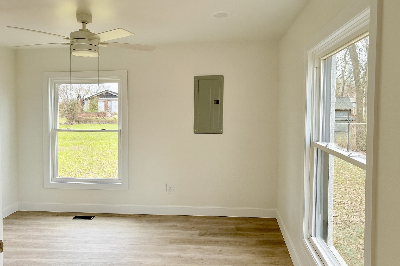 206 West Main Street Hohenwald, TN 38462 - Photo 23 of 24 a view of an empty room with wooden floor and a window