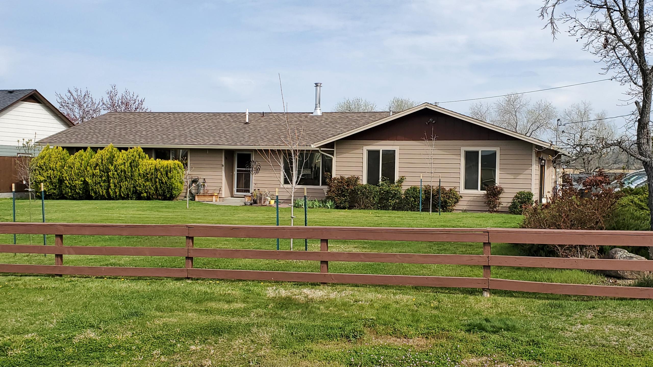 3659 Harbrooke Road Medford, OR 97504 - Photo 1 of 11 Resized_20210403_101341