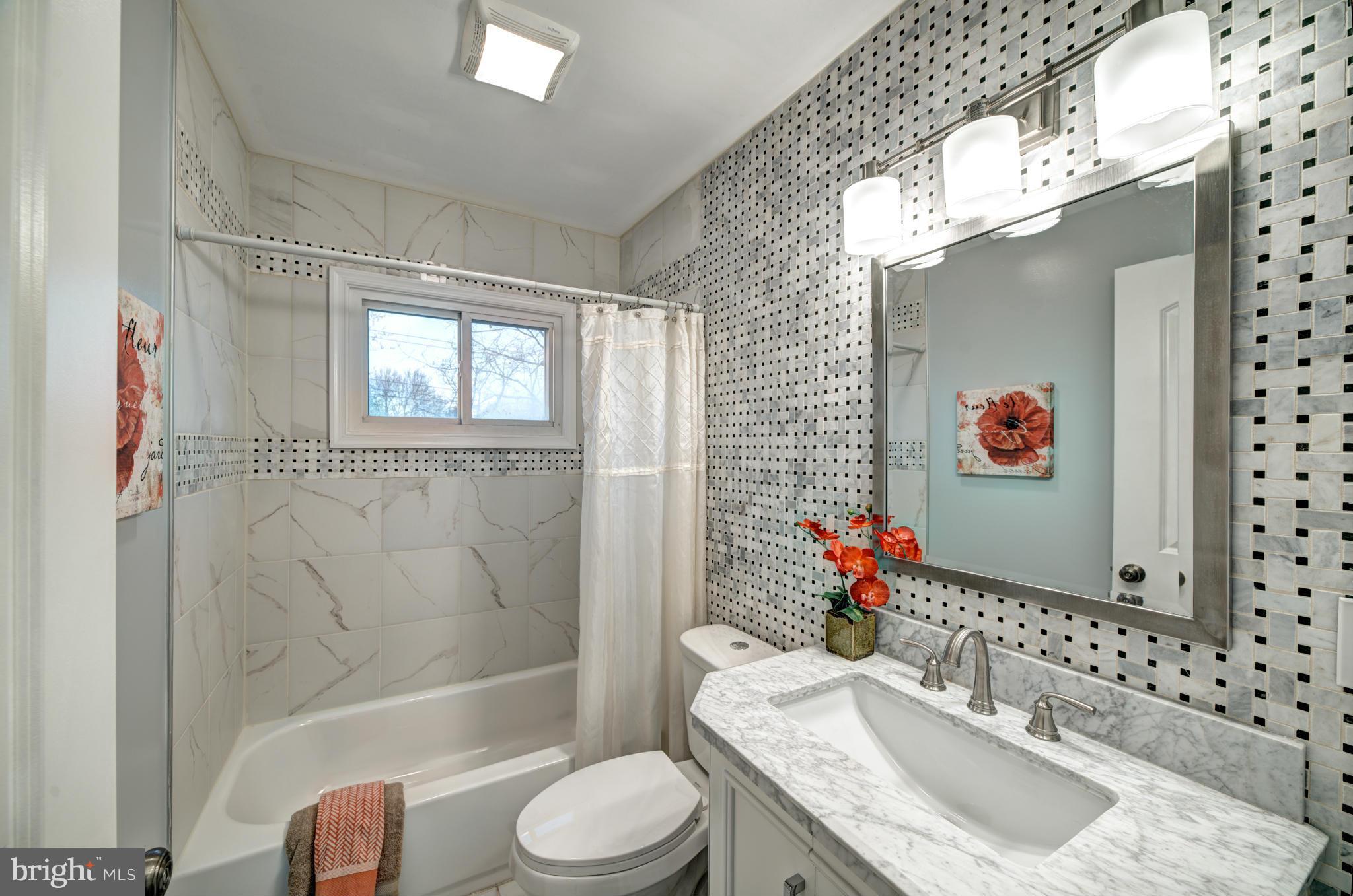 918 Bardswell Road Catonsville, MD 21228 - Photo 16 of 30 Master Bathroom With Tub