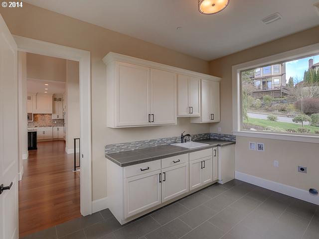 633 Northwest View Ridge Way Camas, WA 98607 - Photo 11 of 16 Laundry