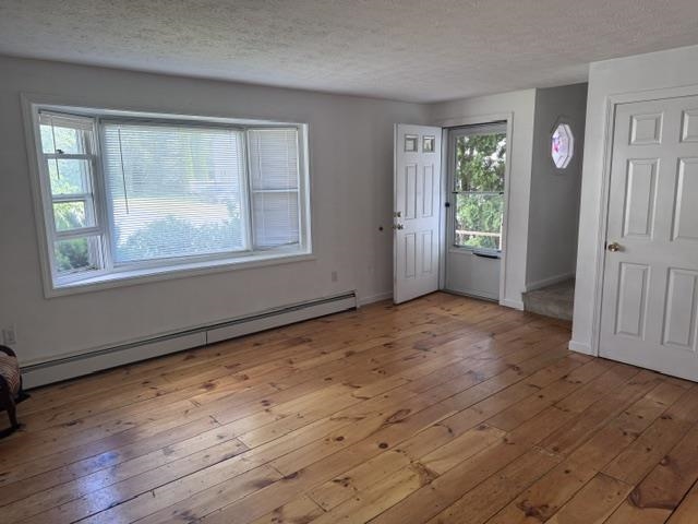 15 R Norman Drive Derry, NH 03038 - Photo 3 of 18