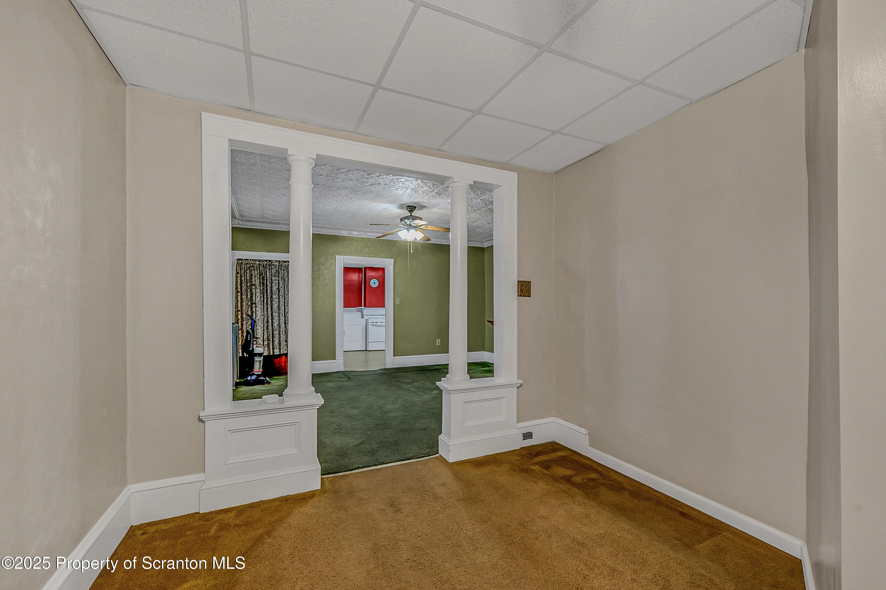 445 Leggett Street Scranton, PA 18508 - Photo 3 of 29 Foyer