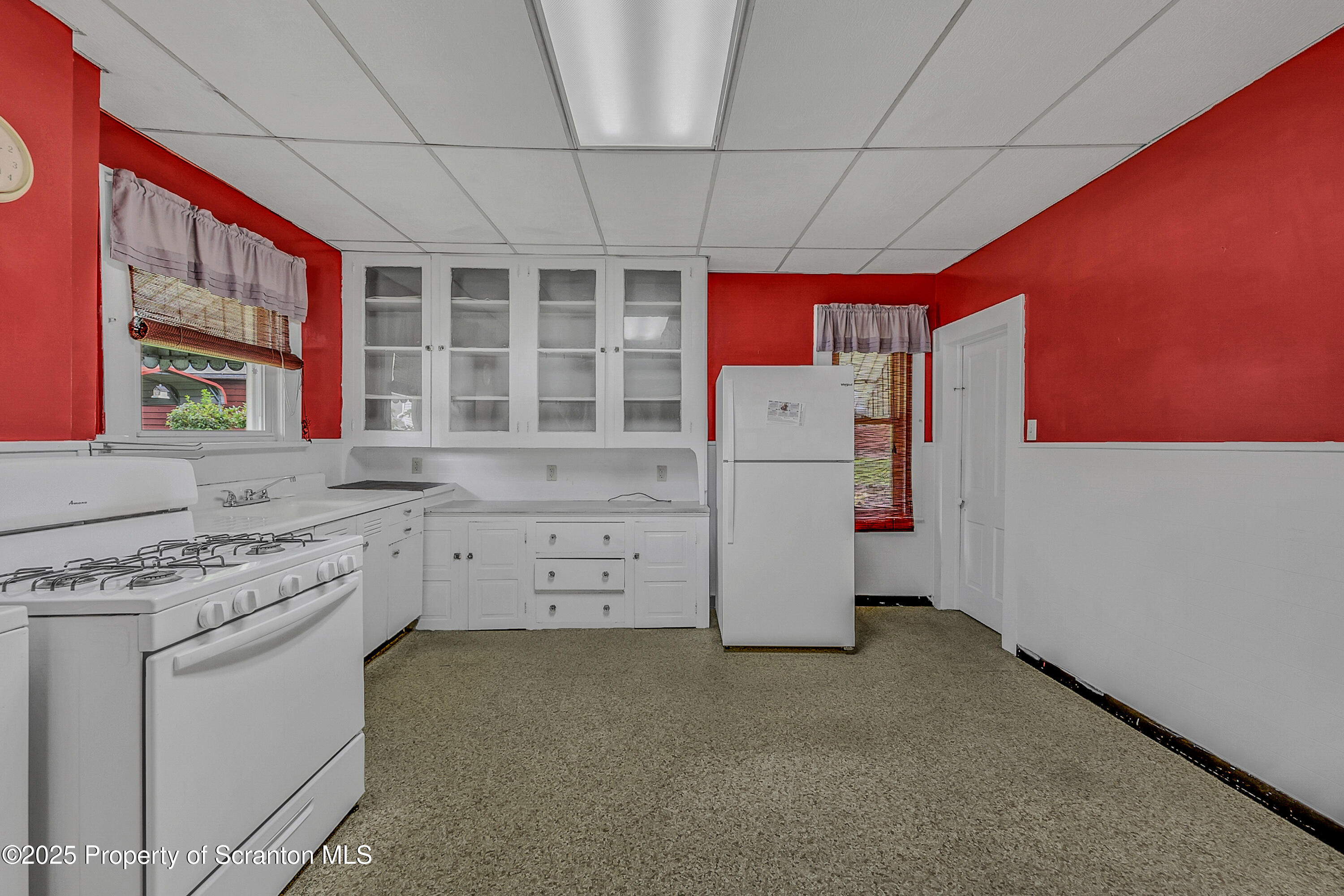 445 Leggett Street Scranton, PA 18508 - Photo 10 of 29 Kitchen