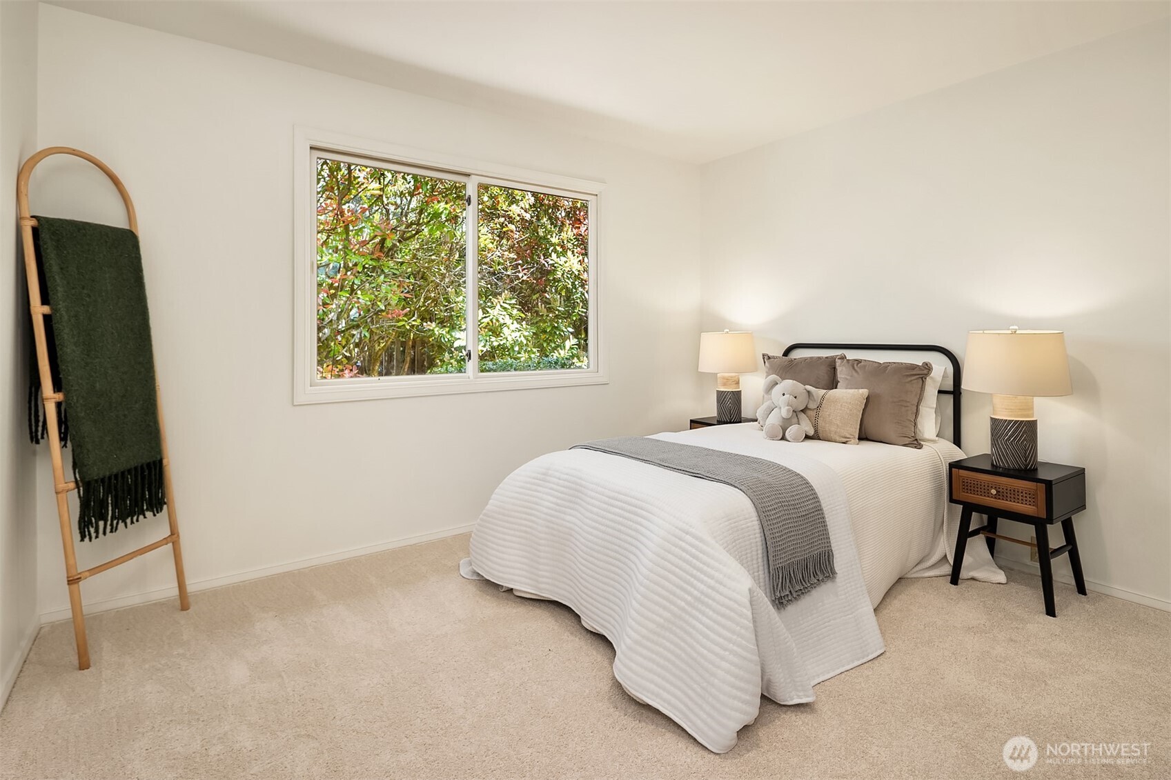8531 Hunts Point Lane Hunts Point, WA 98004 - Photo 12 of 15
