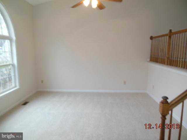 28 Myrtle Road Fredericksburg, VA 22405 - Photo 8 of 15 Living Room