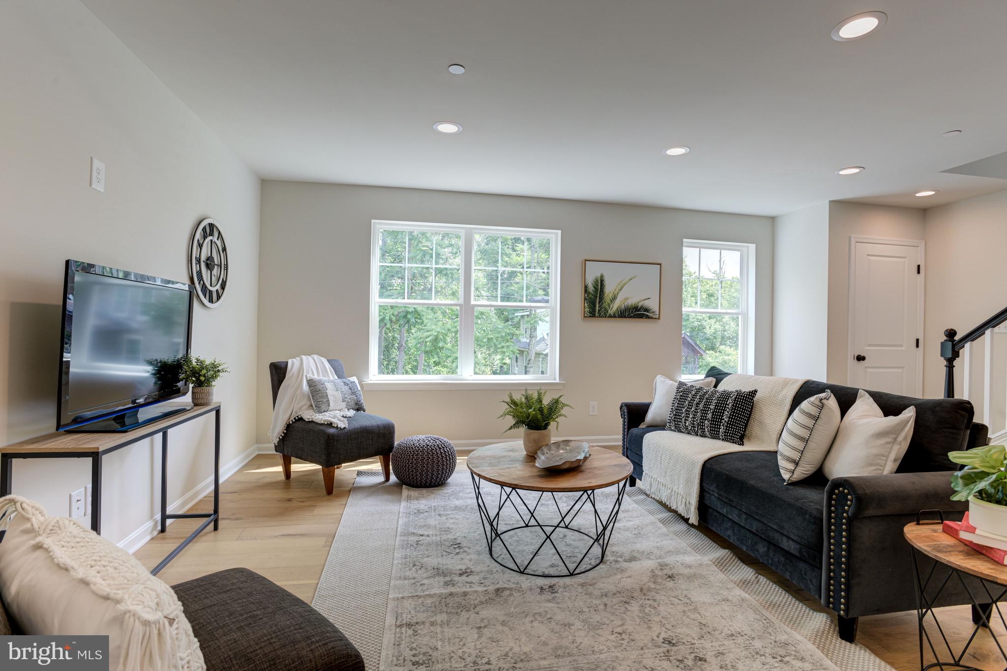 5928 Church Road Elkridge, MD 21075 - Photo 13 of 39 Living Room