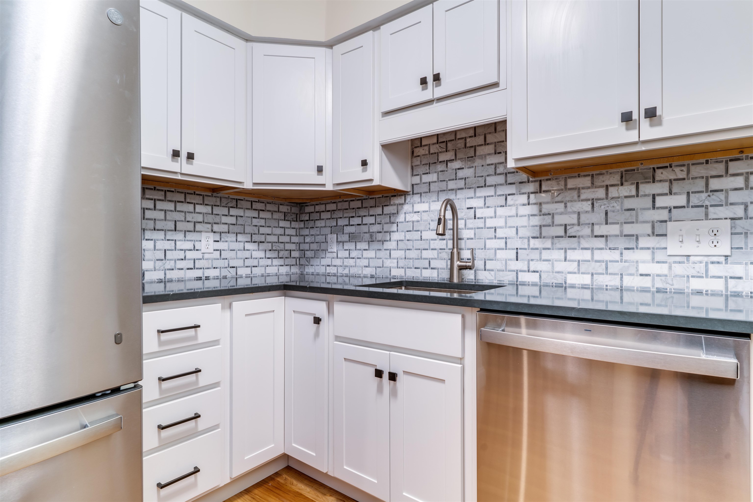 401 Spring Brook Circle Portsmouth, NH 03801 - Photo 4 of 21