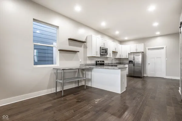 $1,895 | 421 East Morris Street, Indianapolis, IN 46225