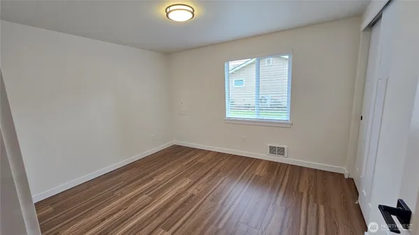 $2,300 | 31721 West Commercial Street, Unit B, Carnation, WA 98014