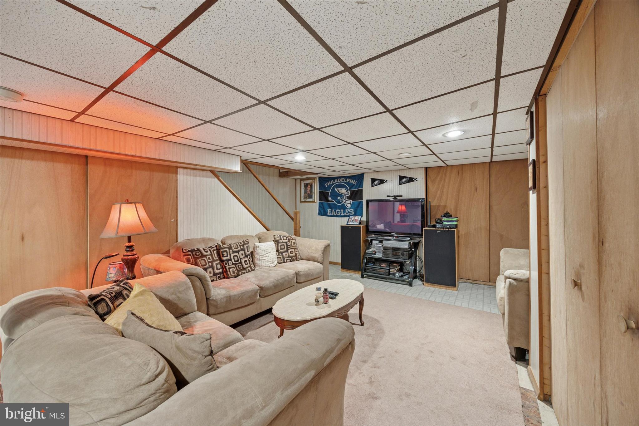 27 Iris Lane Newark, DE 19702 - Photo 25 of 31 a living room with furniture and a wooden floor