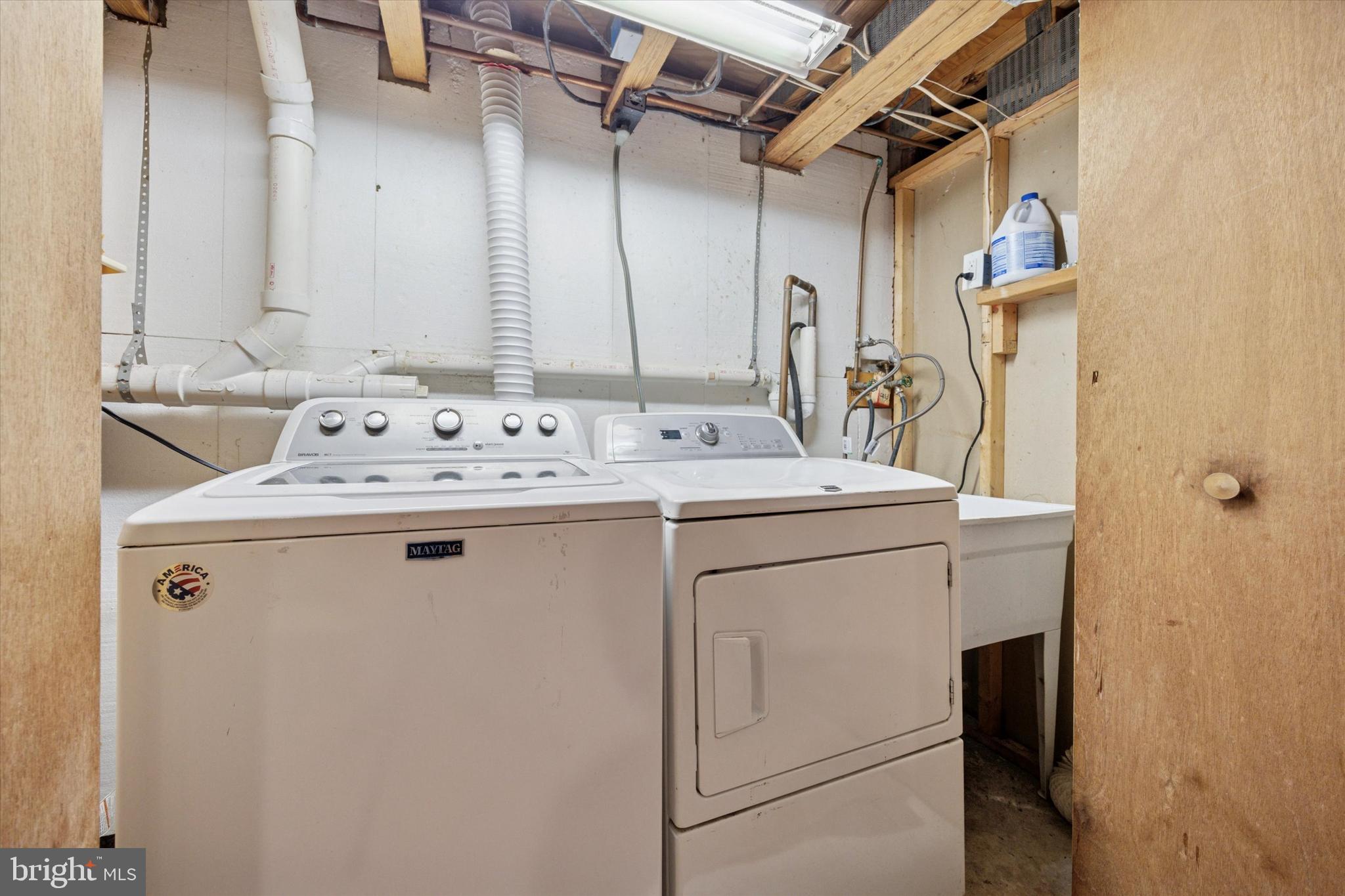 27 Iris Lane Newark, DE 19702 - Photo 27 of 31 a utility room with dryer and washer