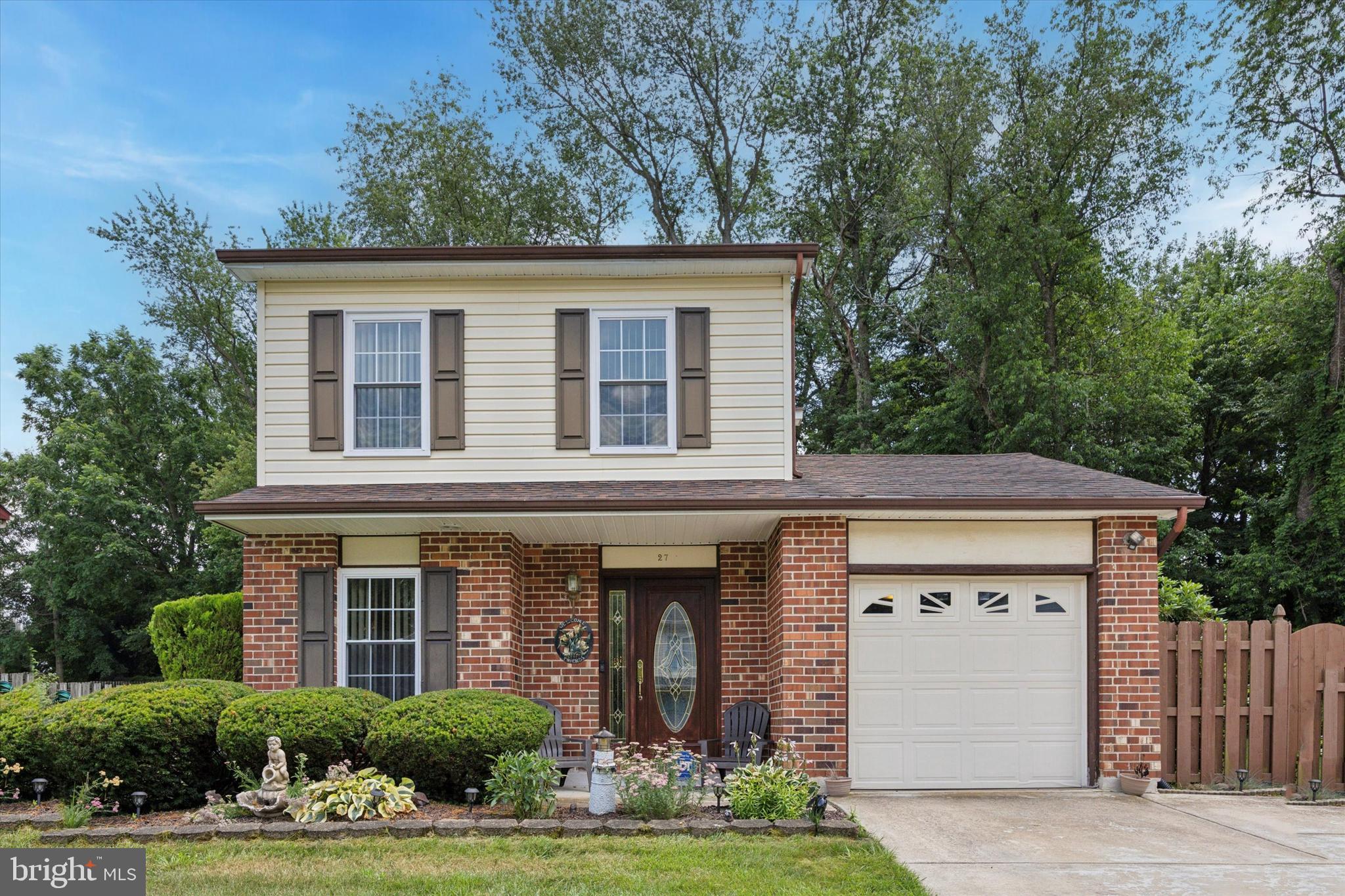27 Iris Lane Newark, DE 19702 - Photo 3 of 31 a front view of a house with garden