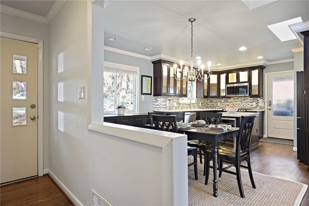 855 Armand Court Northeast Atlanta, GA 30324 - Photo 5 of 33