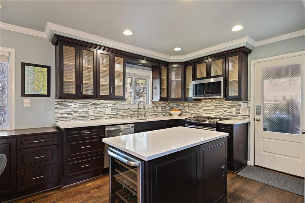 855 Armand Court Northeast Atlanta, GA 30324 - Photo 6 of 33