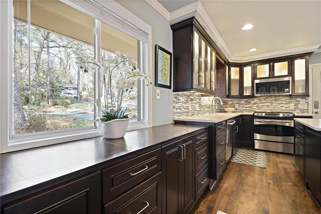 855 Armand Court Northeast Atlanta, GA 30324 - Photo 7 of 33