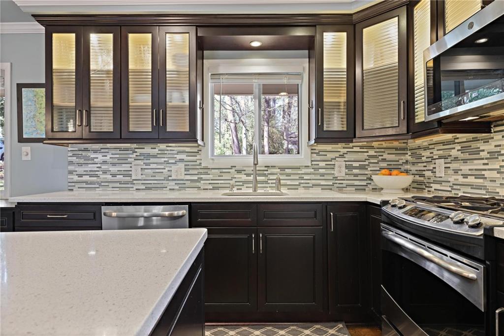 855 Armand Court Northeast Atlanta, GA 30324 - Photo 10 of 33