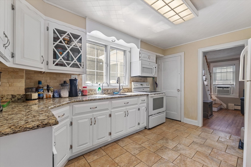 18 Healy Road Worcester, MA 01603 - Photo 5 of 20