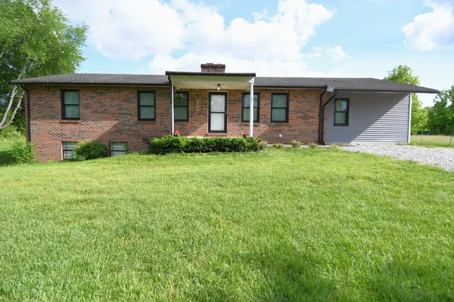 $384,500 | 13276 Old Baxter Road, Silver Point, TN 38582