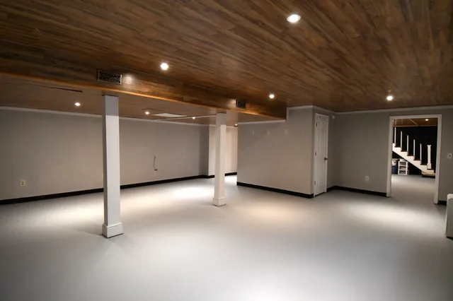 $384,500 | 13276 Old Baxter Road, Silver Point, TN 38582