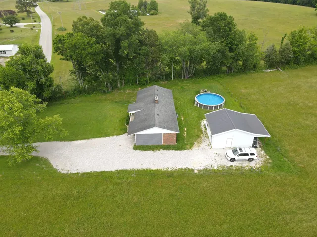 $384,500 | 13276 Old Baxter Road, Silver Point, TN 38582