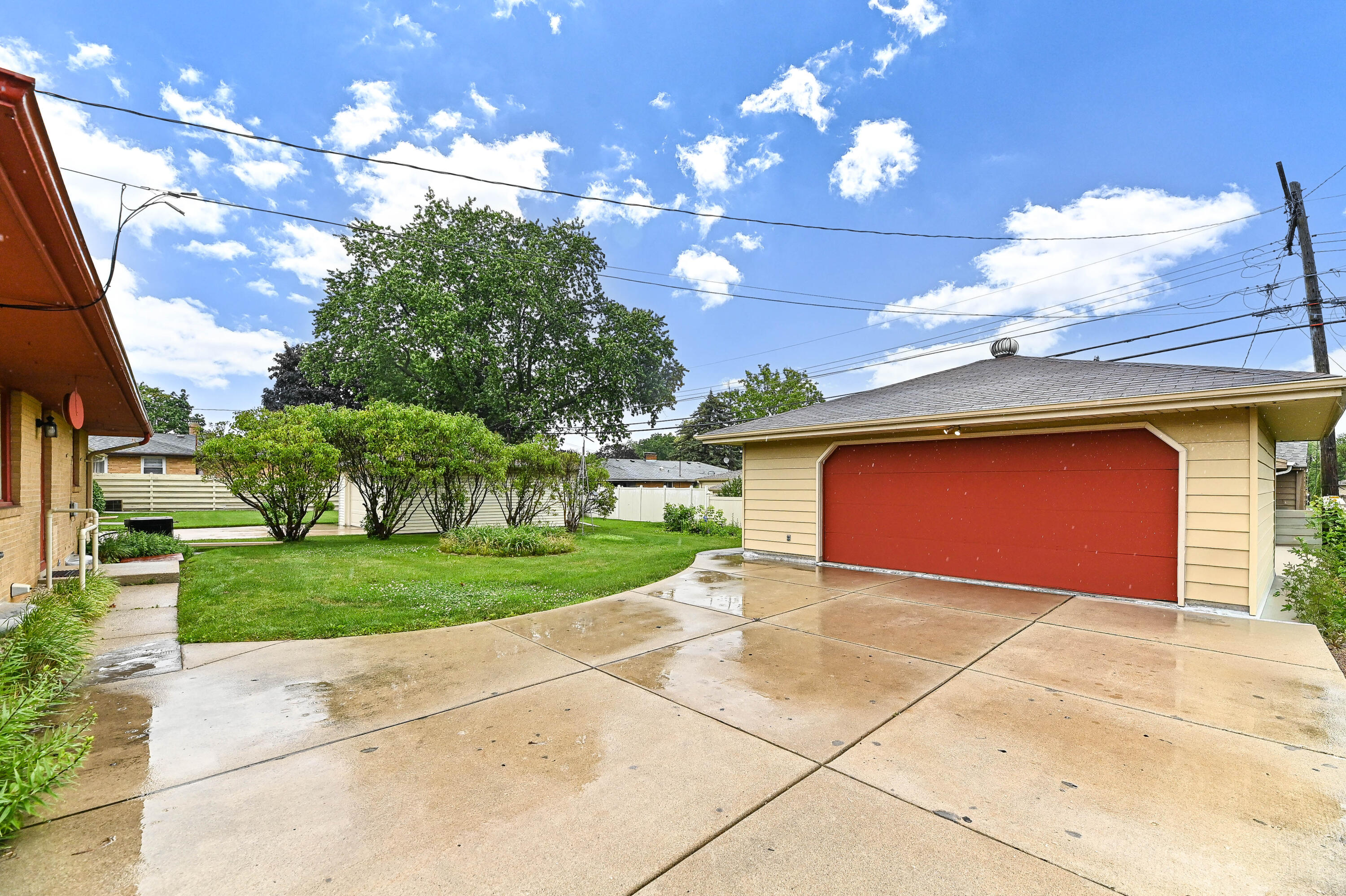 2815 Ohio Street Racine, WI 53405 - Photo 19 of 21 Garage
