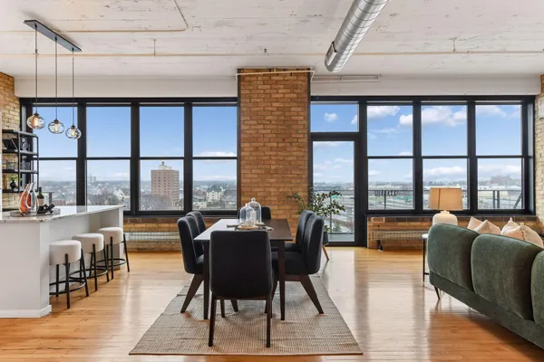 $382,000 | 290 Market Street, Unit 607, Minneapolis, MN 55405