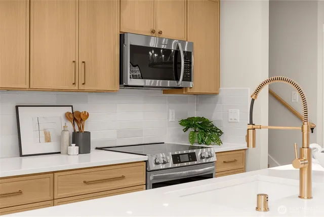 $974,950 | 10604 Northeast 137th Place, Kirkland, WA 98034