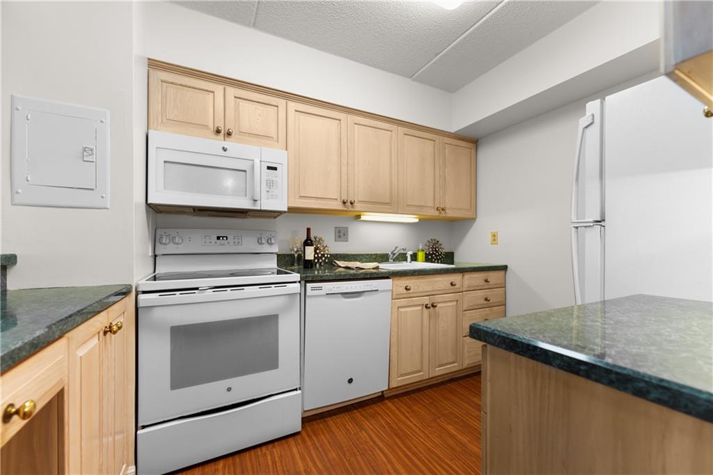 2160 Greentree Road, Unit 708W Pittsburgh, PA 15220 - Photo 11 of 30 Gallery Image 11