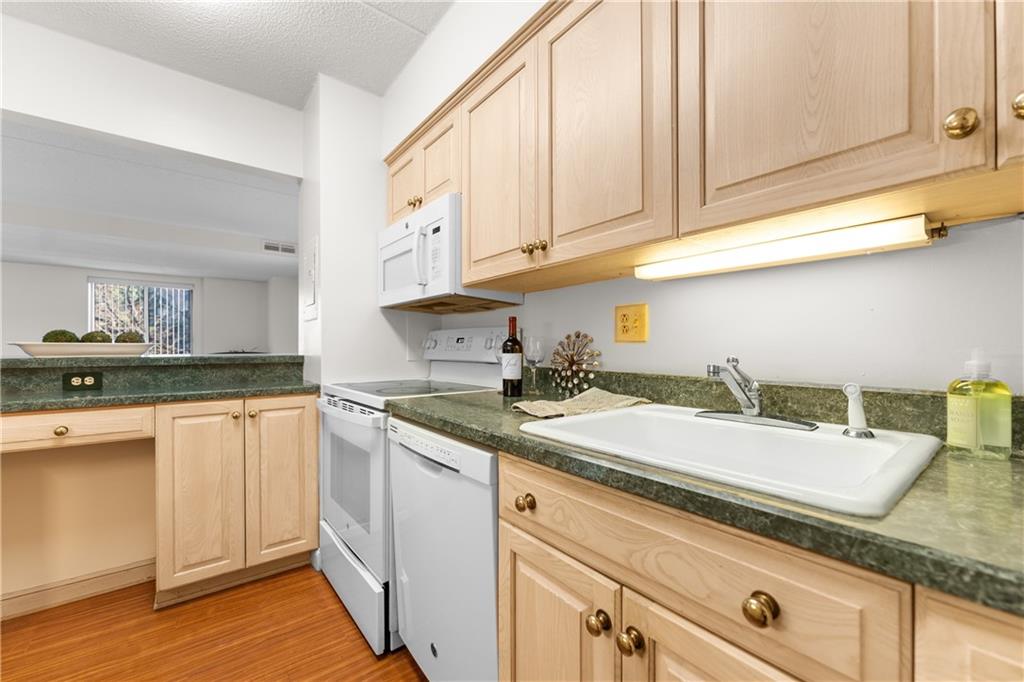 2160 Greentree Road, Unit 708W Pittsburgh, PA 15220 - Photo 12 of 30 Gallery Image 12