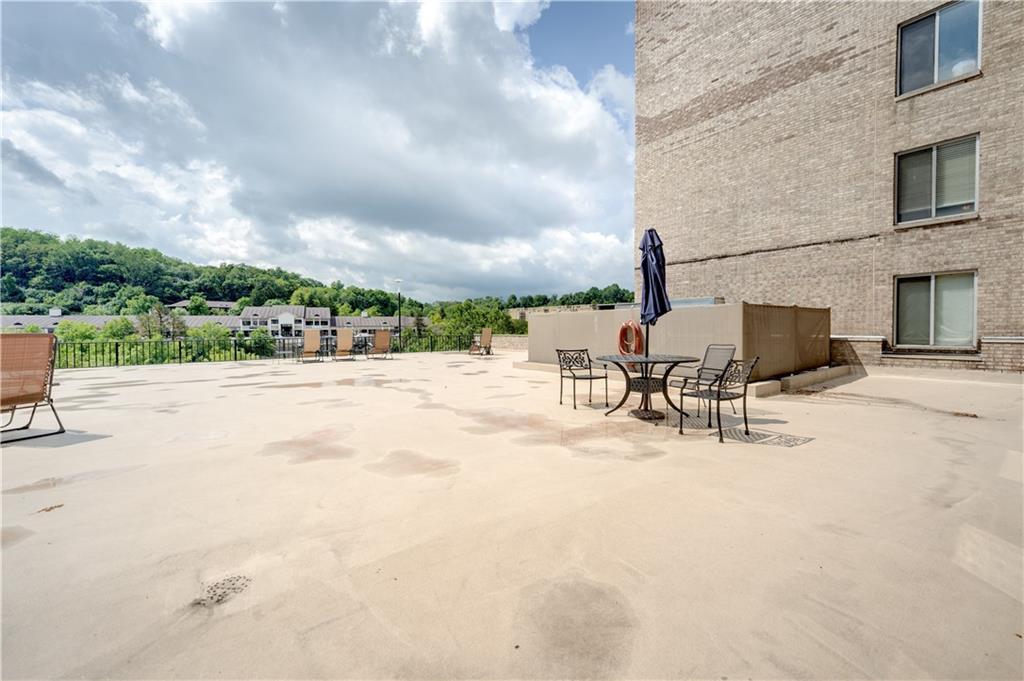 2160 Greentree Road, Unit 708W Pittsburgh, PA 15220 - Photo 30 of 30 Patio at pool level