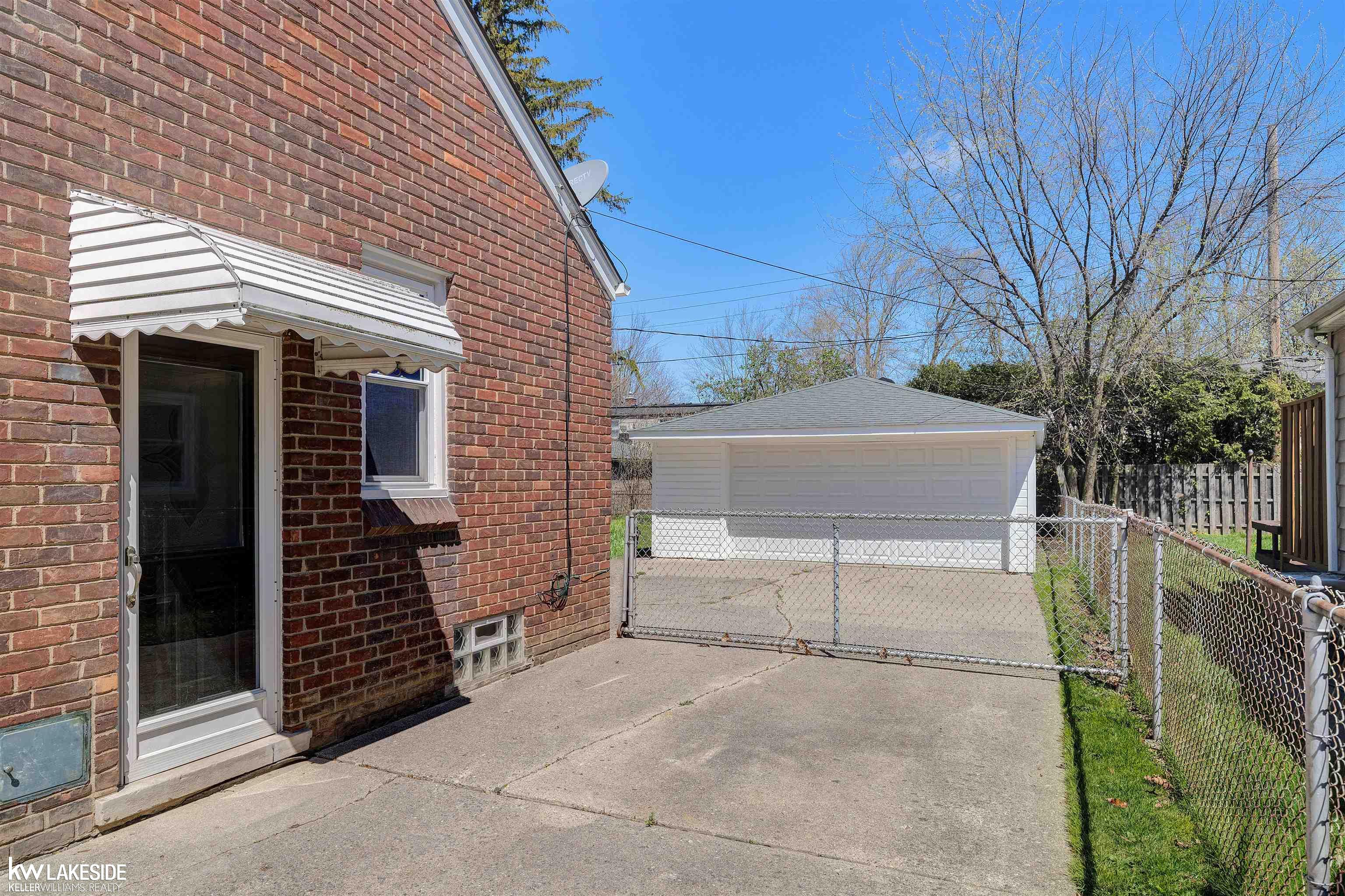 2174 Hawthorne Road Grosse Pointe Woods, MI 48236 - Photo 37 of 43