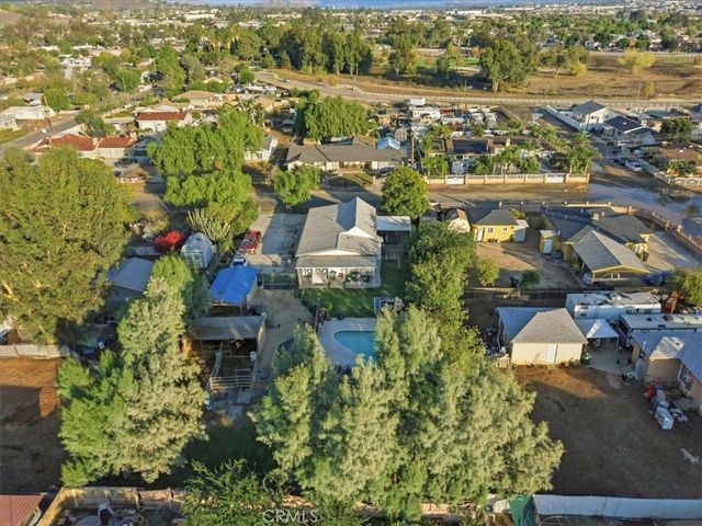 an aerial view of residential house with outdoor space and lake view