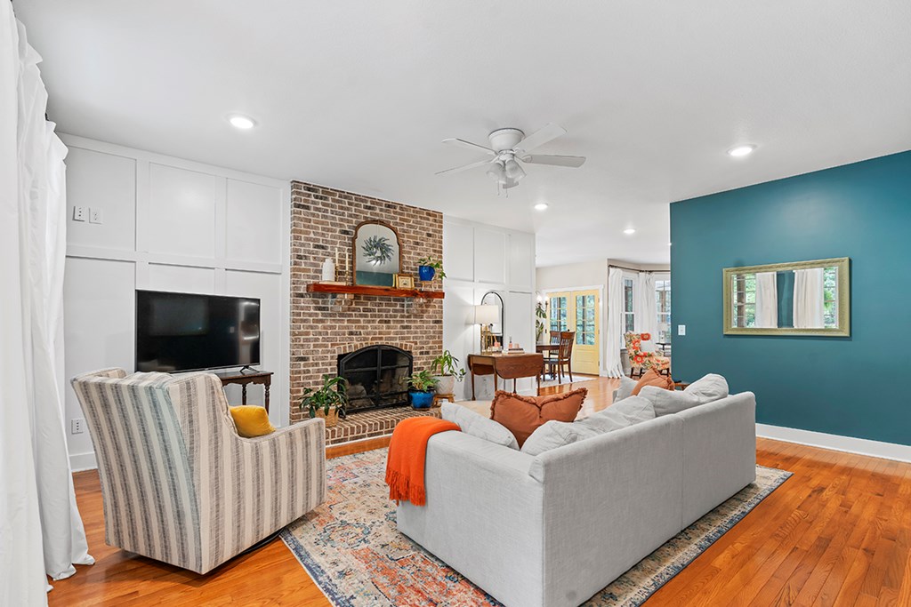 629 Windsor Road Hodges, SC 29653 - Photo 5 of 34