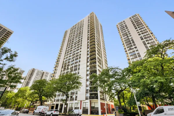 a view of a large multi story building