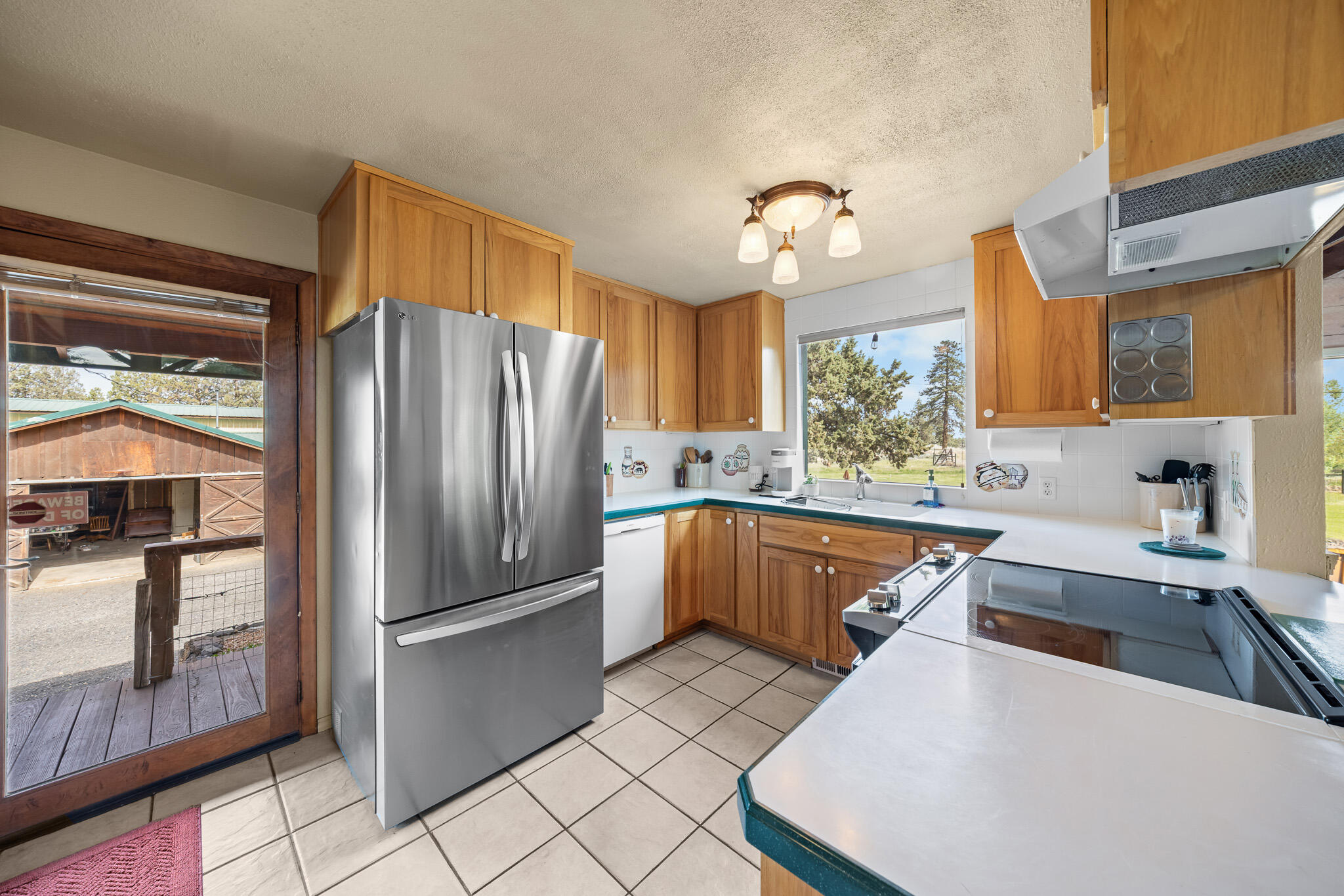 575 Southwest 55th Place Redmond, OR 97756 - Photo 12 of 59